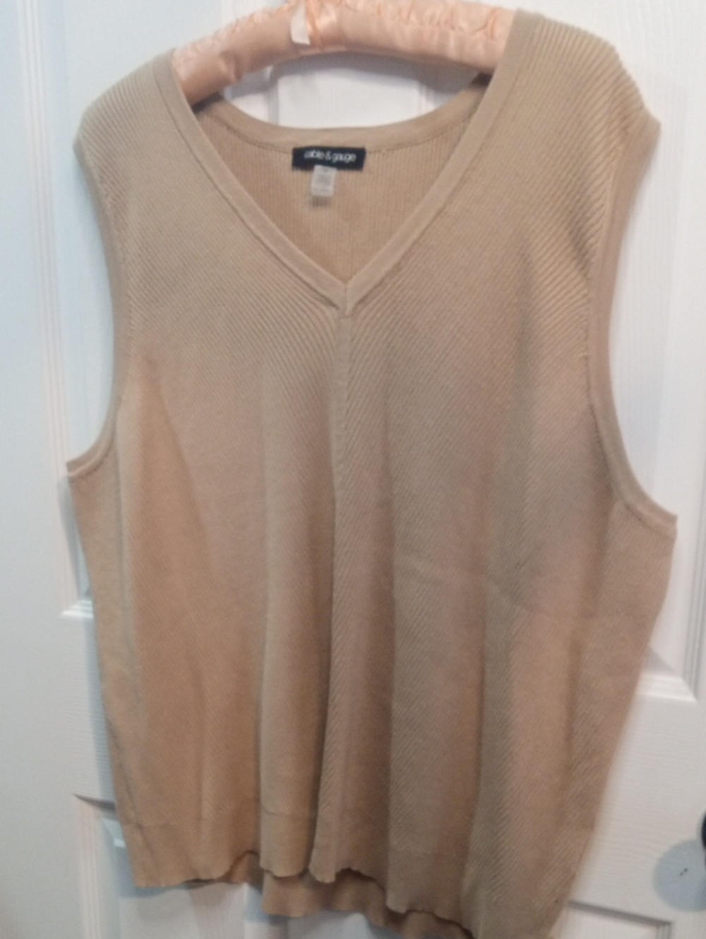 CABLE & GUAGE SWEATER VEST